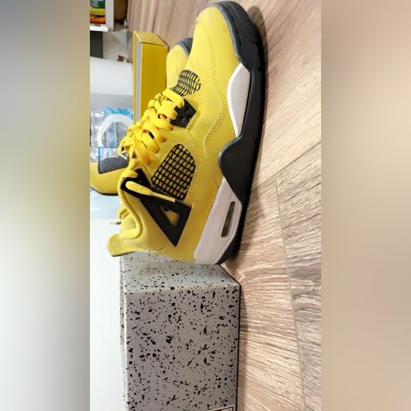 Air Jordan 4 Retros EUC - Picture 2 of 3